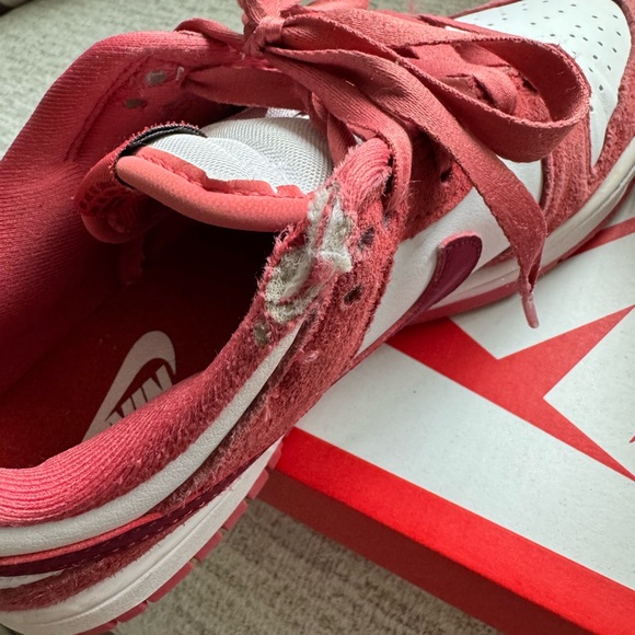 Nike Women’s Dunk VDAY Edition Size : 6 - Picture 5 of 9